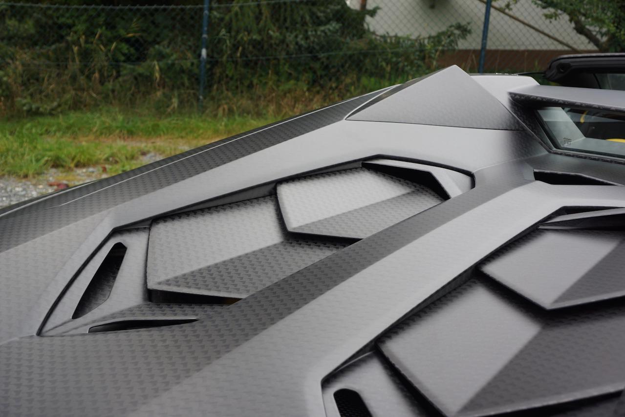 mansory aventador roadster carbonado apertos carbon fiber wide body engine cover