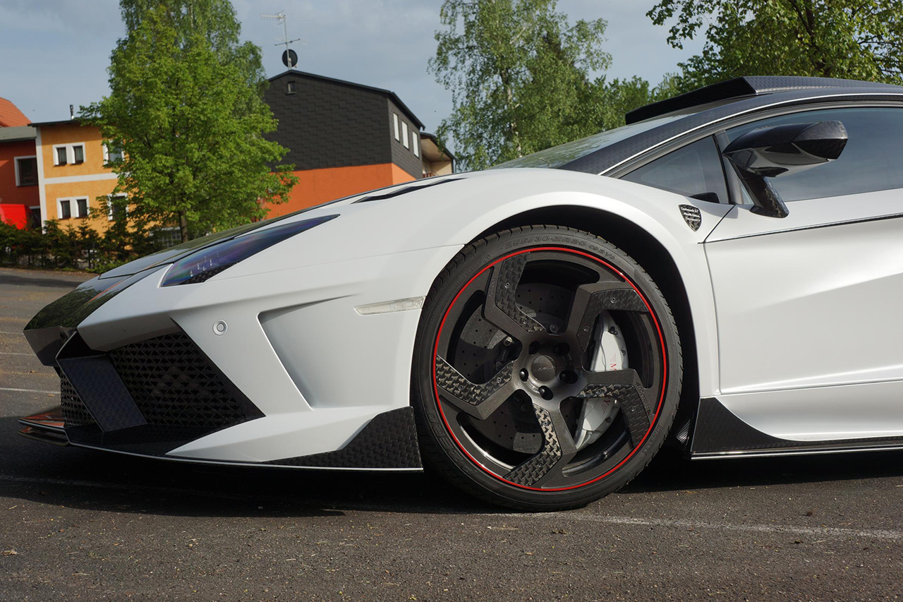 mansory carbon blade fully forged wheel rim carbon black red on white lamborghini aventador